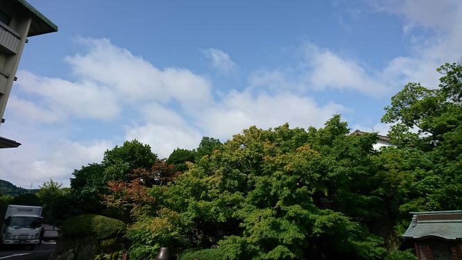 あした　天気に　なあれ　☀